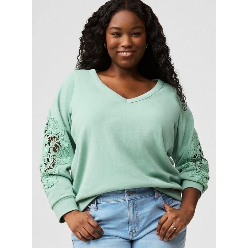 NWT‎ Torrid Cozy Fleece V-Neck Crochet Sweatshirt 2X